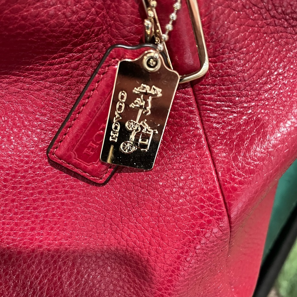 Coach Fuchsia Leather Shoulder Bag with Gold Details - Picture 3 of 3